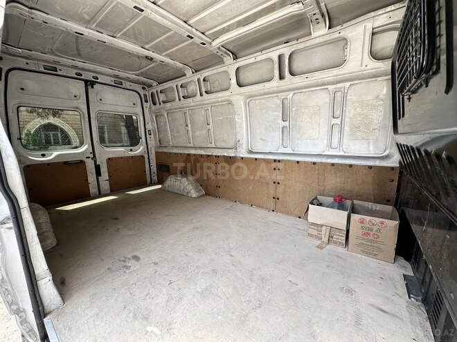 Ford Transit-8