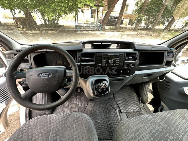 Ford Transit-12