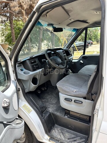 Ford Transit-11