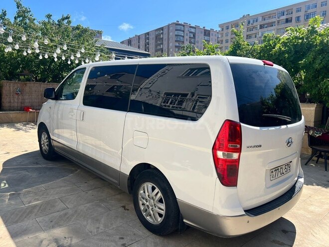 Hyundai H-1-2