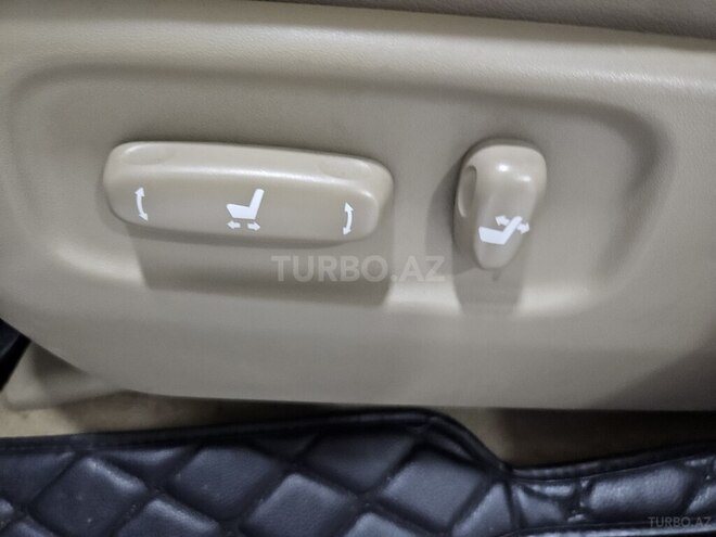 Toyota Land Cruiser-7