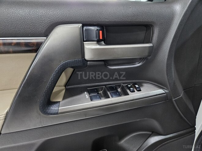 Toyota Land Cruiser-8