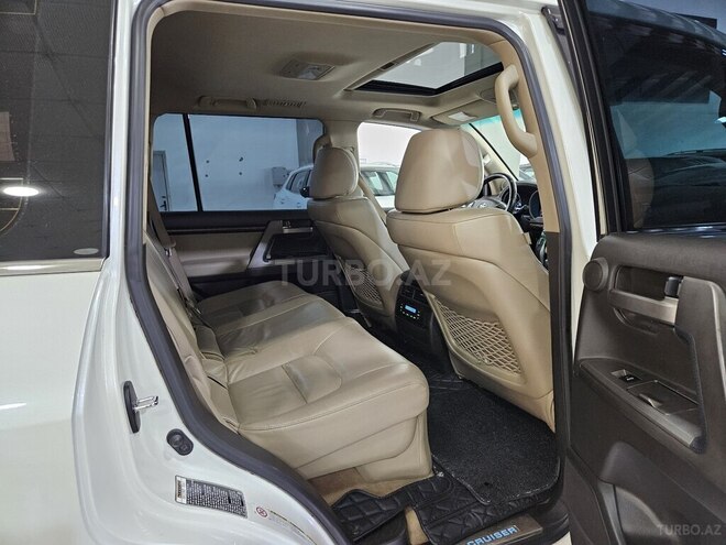 Toyota Land Cruiser-17