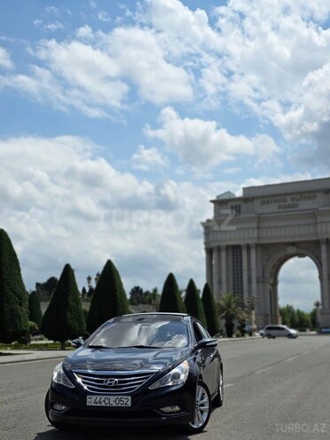 Hyundai Sonata-1