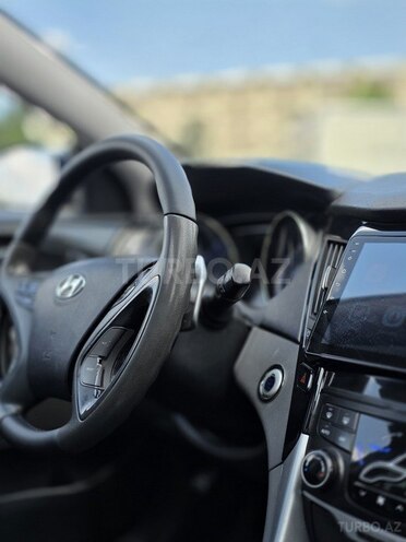 Hyundai Sonata-11