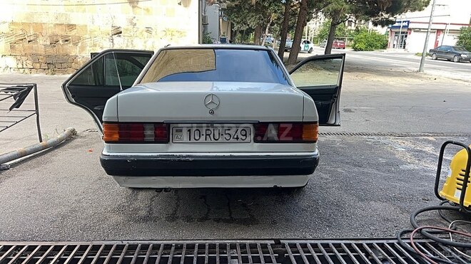 Mercedes 190-9