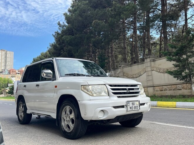 Mitsubishi Pajero io-8