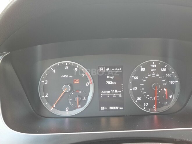 Hyundai Sonata-12