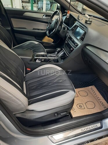 Hyundai Sonata-16