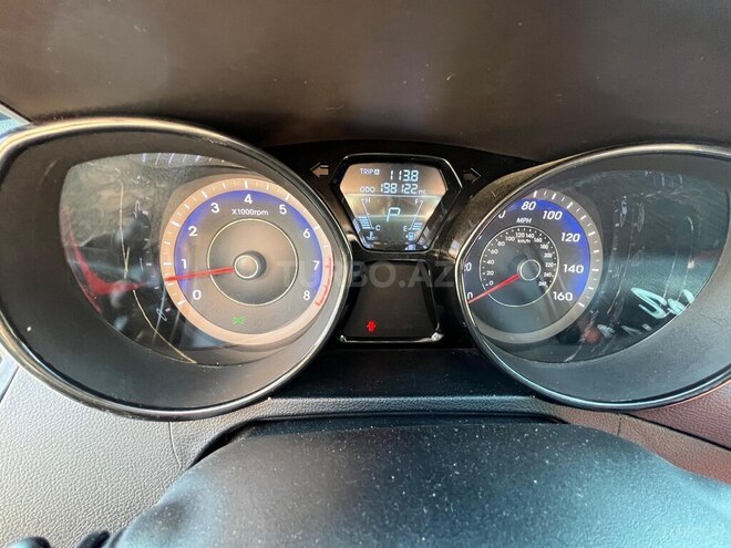 Hyundai Elantra-6