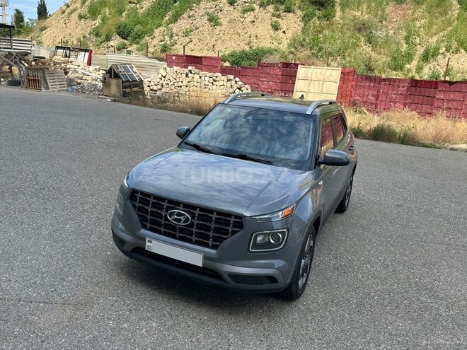 Hyundai Venue-2
