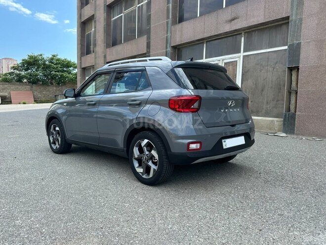 Hyundai Venue-4