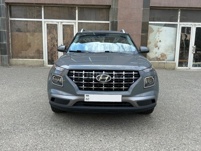 Hyundai Venue-8