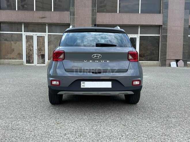 Hyundai Venue-11