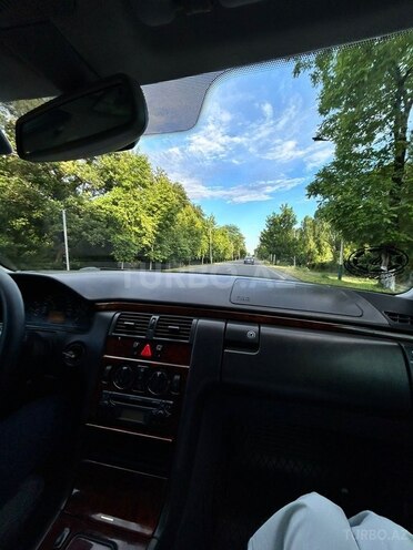 Mercedes E 220-3