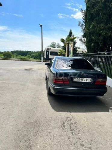 Mercedes E 220-4