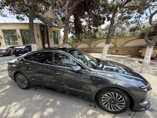 Hyundai Sonata-12