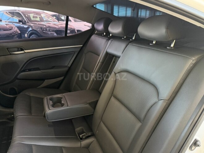 Hyundai Avante-6