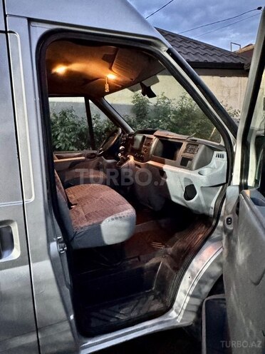 Ford Transit-7