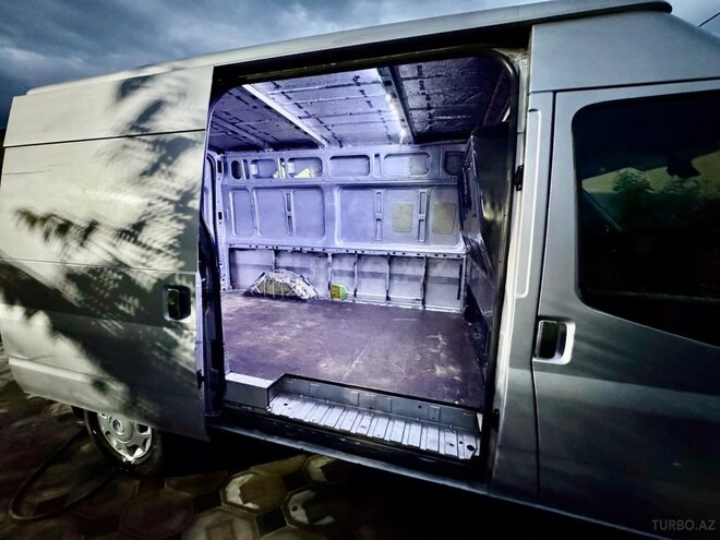 Ford Transit-5