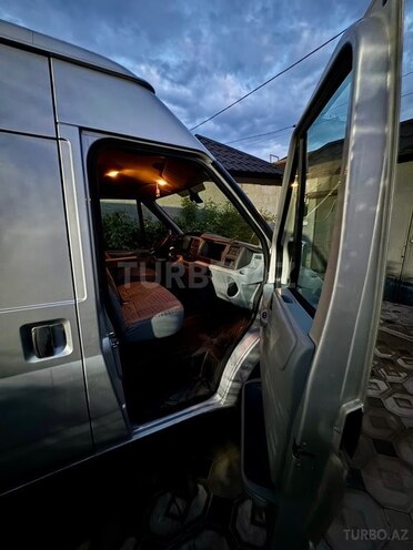 Ford Transit-6
