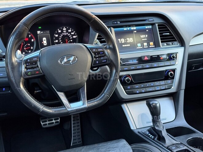 Hyundai Sonata-16