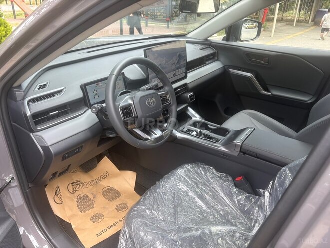 Toyota RAV4-12