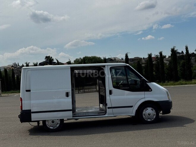 Ford Transit-5