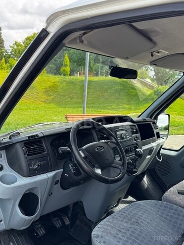 Ford Transit-9
