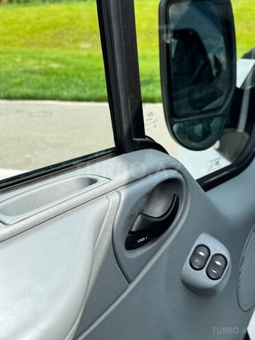 Ford Transit-11
