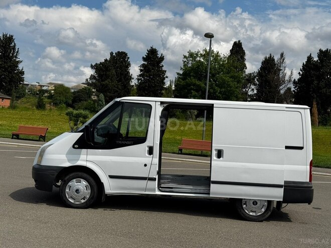 Ford Transit-6