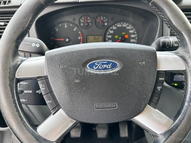 Ford Transit-12