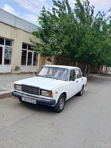 LADA (VAZ) 2107-1