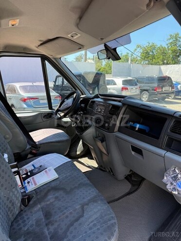 Ford Transit-4