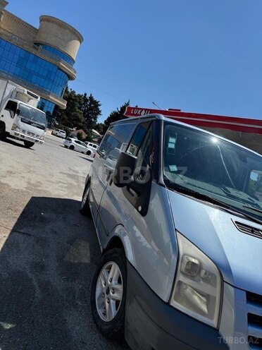 Ford Transit-5