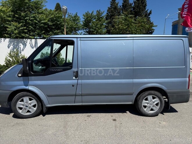 Ford Transit-8