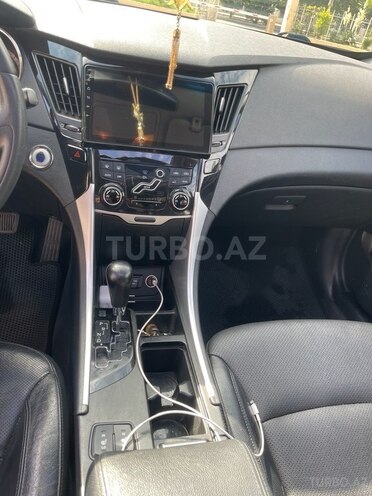Hyundai Sonata-12