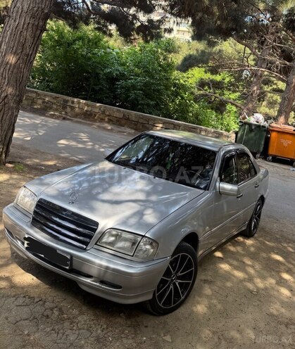 Mercedes C 200-1