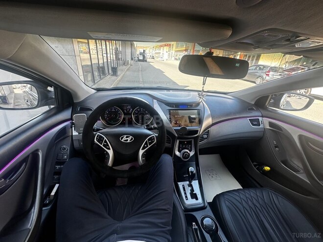 Hyundai Elantra-9