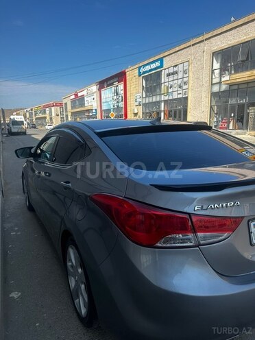 Hyundai Elantra-4