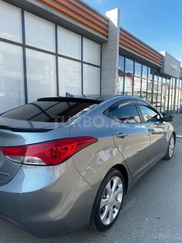 Hyundai Elantra-3