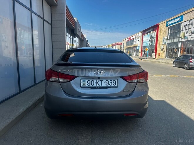 Hyundai Elantra-2
