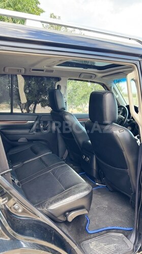 Mitsubishi Pajero-10