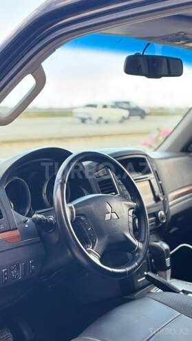 Mitsubishi Pajero-5
