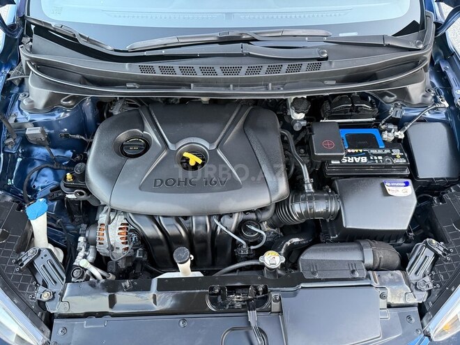 Hyundai Elantra-12