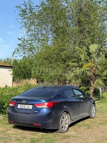 Hyundai Elantra-2