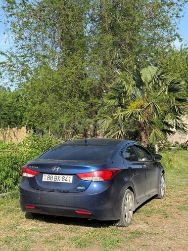 Hyundai Elantra-3