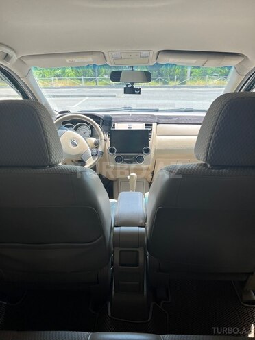 Nissan Tiida-11