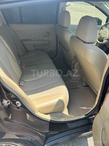 Nissan Tiida-8