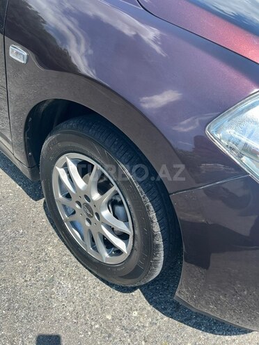 Nissan Tiida-16